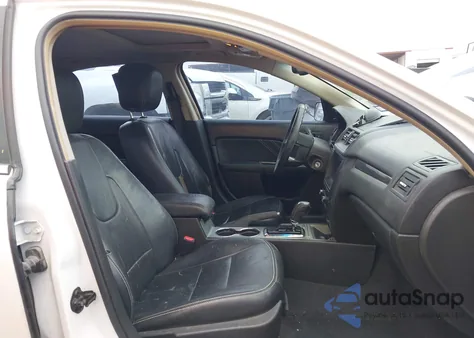 2011 Ford Fusion Sport z USA, uszkodzony, nr VIN 3FAHP0KC3BR154877